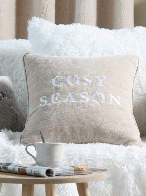 Coussin décoratif avec message brodé "Cosy Season" - Kiabi Coussin décoratif avec message brodé "Cosy Season" - Kiabi