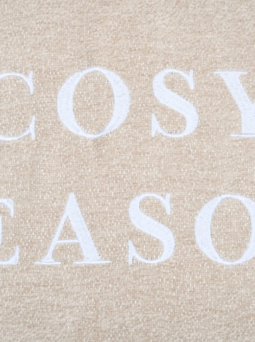 Coussin décoratif avec message brodé "Cosy Season" - Kiabi Coussin décoratif avec message brodé "Cosy Season" - Kiabi