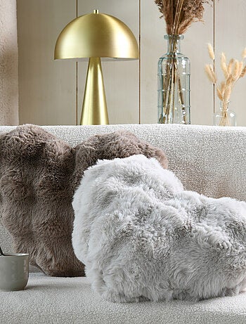 Coussin décoratif cœur imitation fourrure