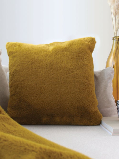 Coussin décoratif imitation fourrure toucher ultra doux - Kiabi Coussin décoratif imitation fourrure toucher ultra doux - Kiabi