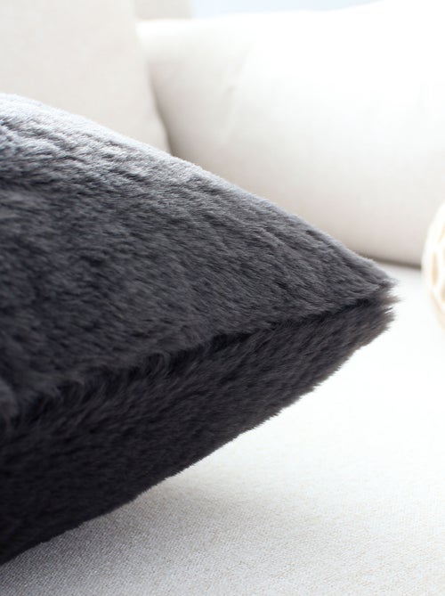 Coussin décoratif imitation fourrure toucher ultra doux - Kiabi
