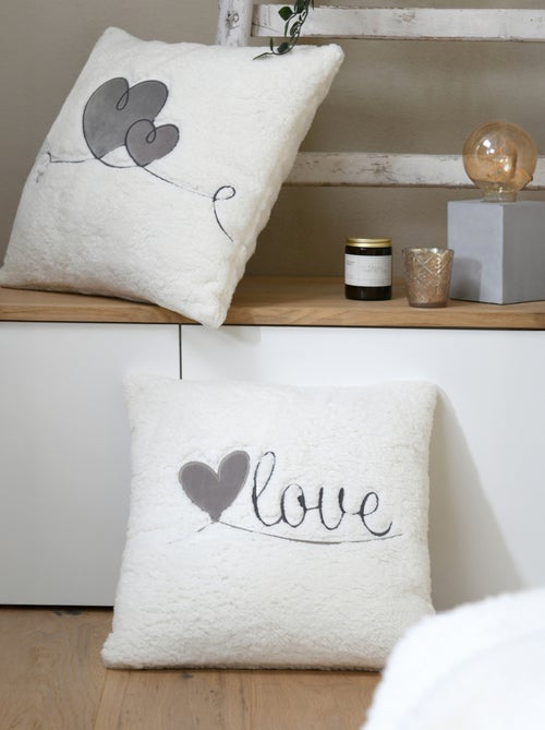 Coussin décoratif love - Kiabi