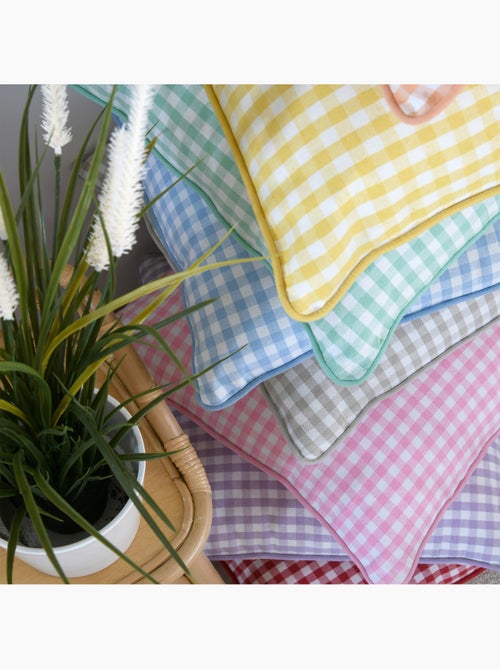 Coussin décoratif motif vichy en polycoton - Kiabi Coussin décoratif motif vichy en polycoton - Kiabi