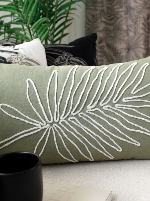 Coussin déhoussable brodé motif jungle MAMBO - Kiabi
