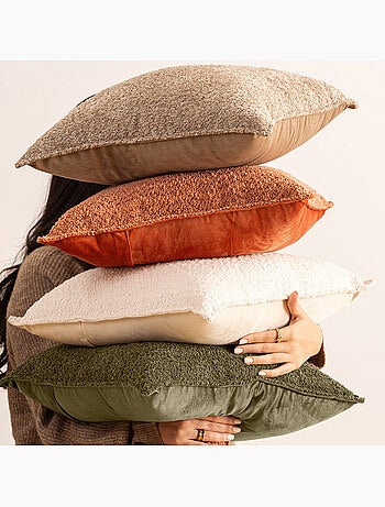 Coussin déhoussable en bouclette SOANA