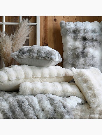 Coussin déhoussable imitation fourrure