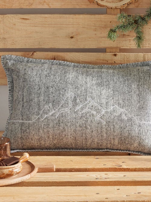 Coussin déhoussable rectangulaire brodé en flanelle HORS PISTE - Kiabi