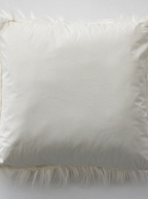 Coussin déhoussable uni imitation fourrure - Kiabi Coussin déhoussable uni imitation fourrure - Kiabi