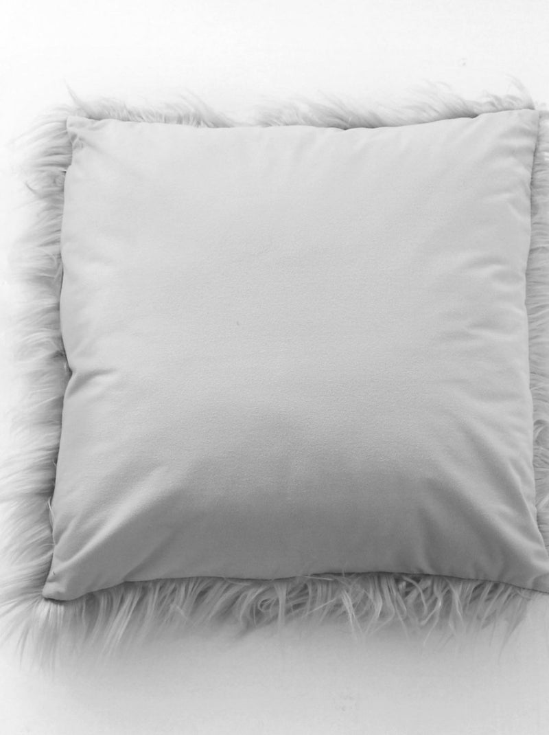 Coussin déhoussable uni imitation fourrure Gris clair - Kiabi
