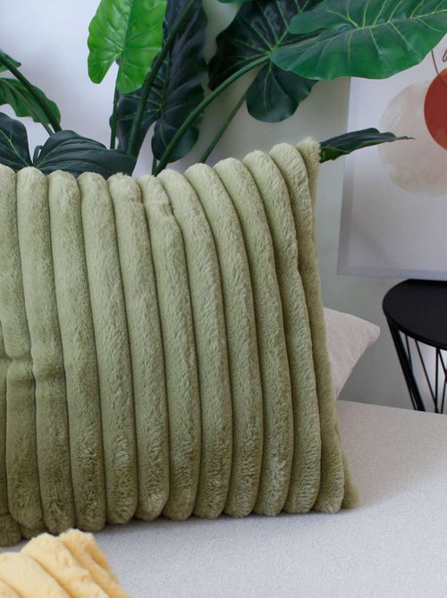 Coussin doux imitation fourrure SELA - Kiabi