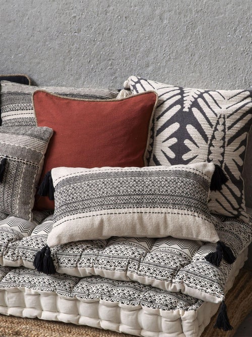 Coussin en coton imprimé avec pompons AFRICA 'Deko&co' - Kiabi
