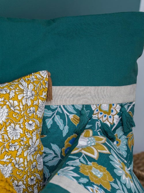 Coussin en coton INDIANA à pompons 'Deko&co' - Kiabi
