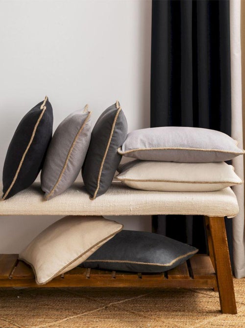 Coussin en coton recyclé avec piping jute 'Deko&co' - Kiabi Coussin en coton recyclé avec piping jute 'Deko&co' - Kiabi