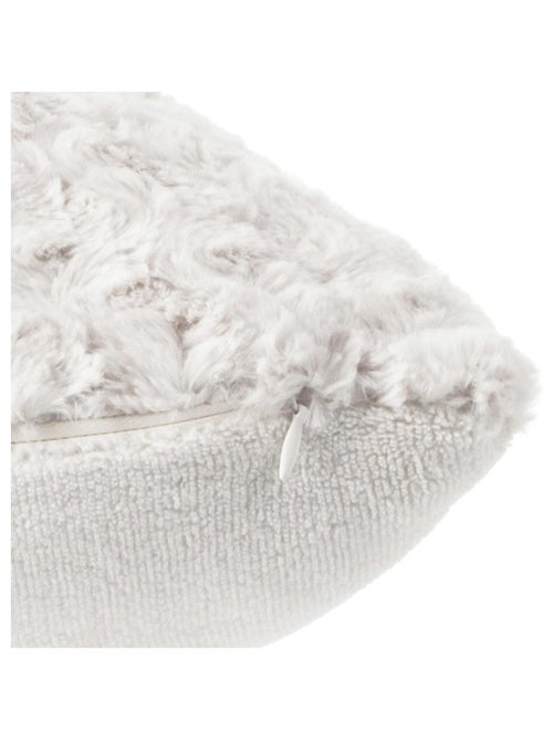 Coussin en imitation fourrure bouclée - Kiabi