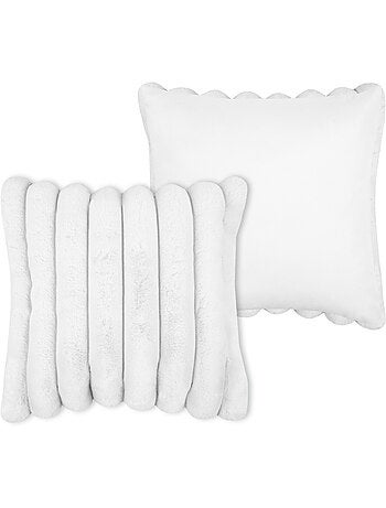 Coussin en imitation fourrure ultra douce à bandes