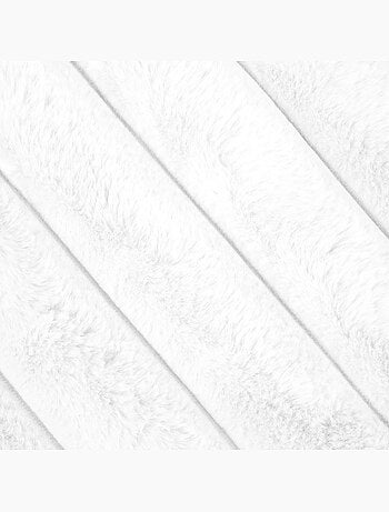 Coussin en imitation fourrure ultra douce à bandes