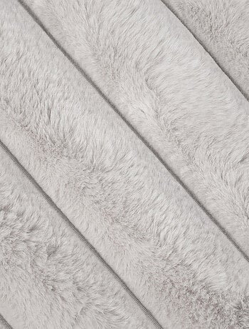 Coussin en imitation fourrure ultra douce à bandes