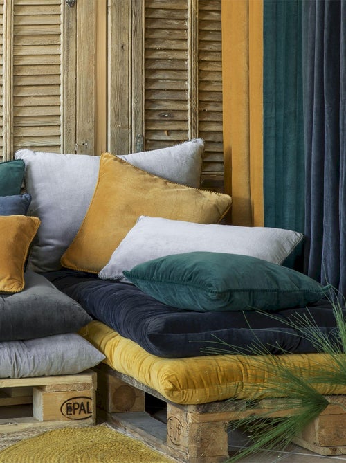 Coussin en velours avec contour perlé 'Deko&co' - Kiabi