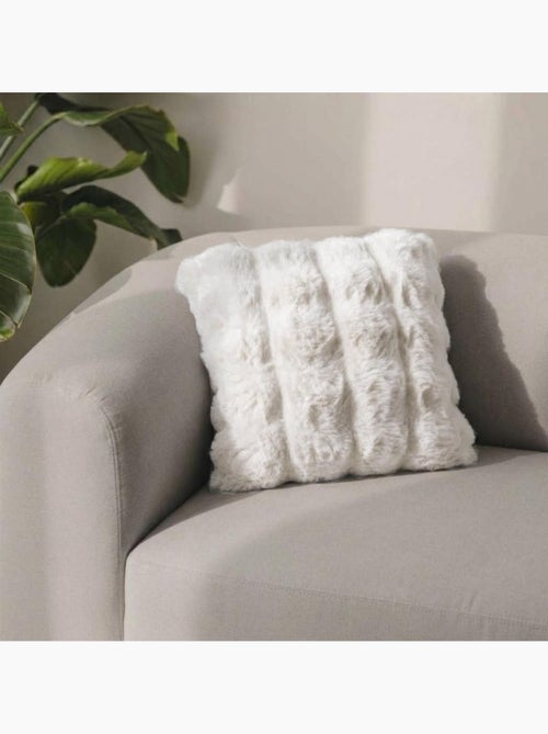 Coussin fausse fourrure 3d blanc 45x45cm - Kiabi Coussin fausse fourrure 3d blanc 45x45cm - Kiabi