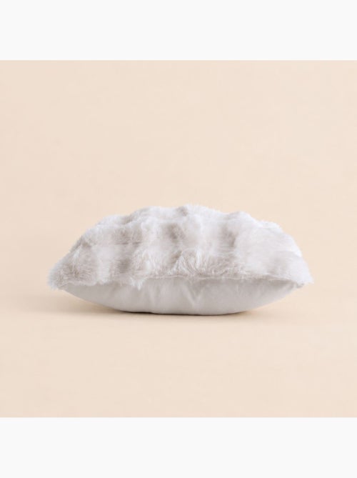Coussin fausse fourrure 3d blanc 45x45cm - Kiabi Coussin fausse fourrure 3d blanc 45x45cm - Kiabi