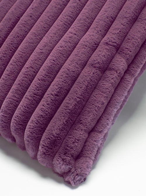 Coussin fausse fourrure côtelé ALBA 50x70 - Kiabi Coussin fausse fourrure côtelé ALBA 50x70 - Kiabi