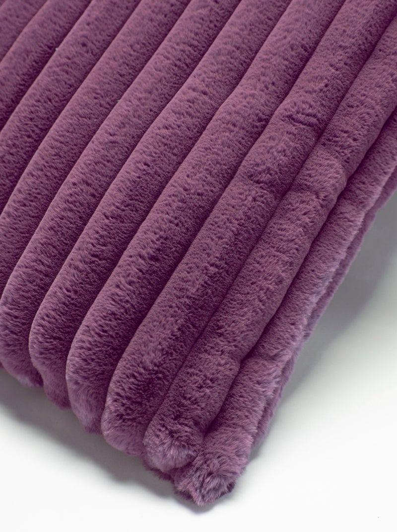 Coussin fausse fourrure côtelé ALBA 50x70 Prune - Kiabi