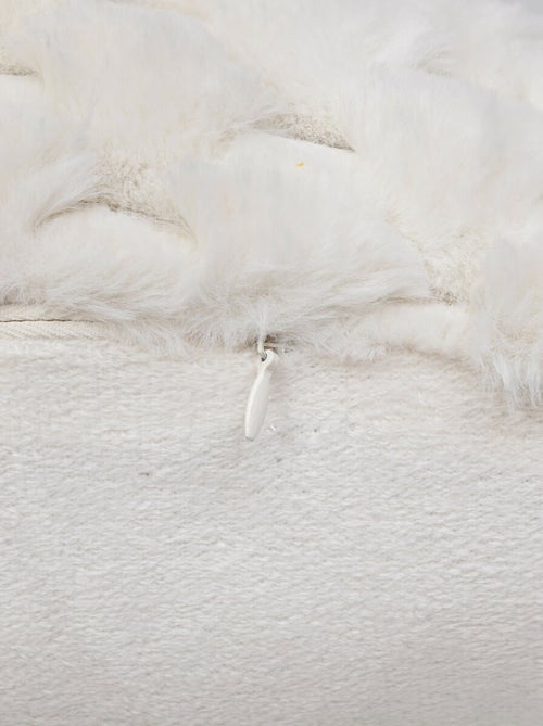 Coussin fausse fourrure Inuit - Effet tie and dye - Kiabi Coussin fausse fourrure Inuit - Effet tie and dye - Kiabi