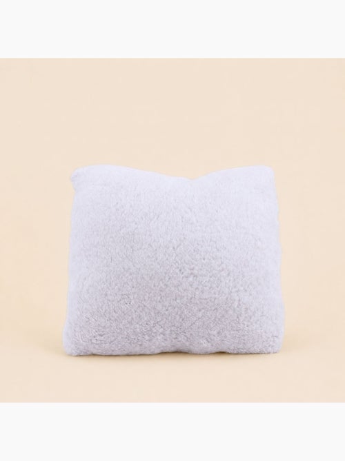 Coussin fausse fourrure motif peau de bête 40x40cm - Kiabi Coussin fausse fourrure motif peau de bête 40x40cm - Kiabi