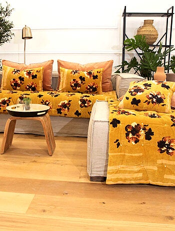 Coussin floral en velours