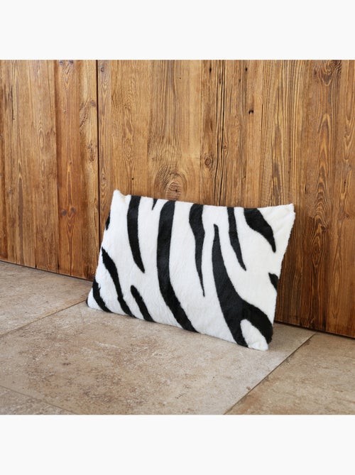 Coussin garni à motif zèbre avec dos en velours - Kiabi Coussin garni à motif zèbre avec dos en velours - Kiabi