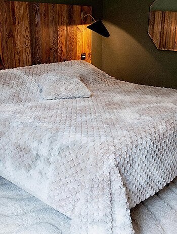 Coussin Imitation Fourrure avec Relief Géométrique