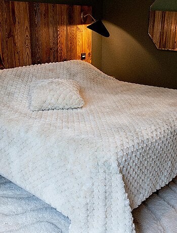 Coussin Imitation Fourrure avec Relief Géométrique