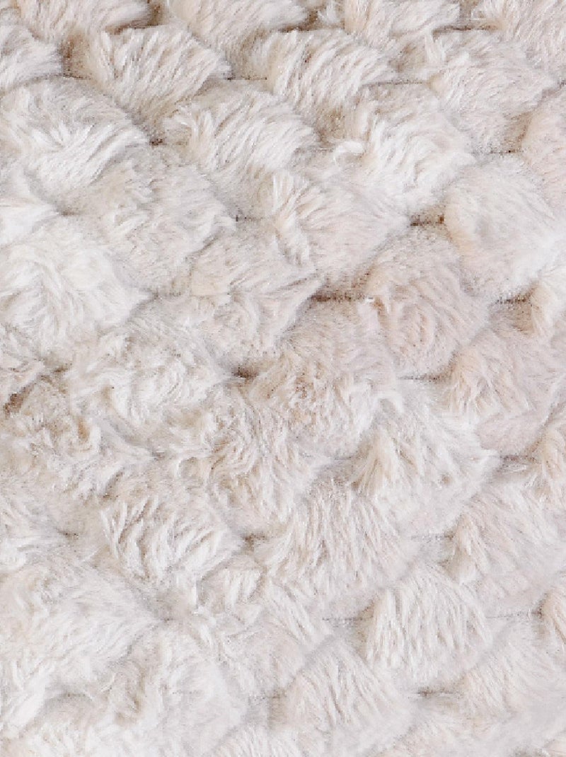 Coussin Imitation Fourrure avec Relief Géométrique Blanc - Kiabi