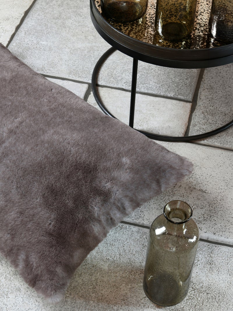 Coussin imitation fourrure ultra douce Taupe - Kiabi