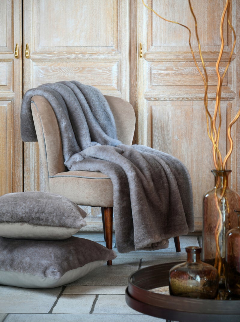 Coussin imitation fourrure ultra douce Taupe - Kiabi