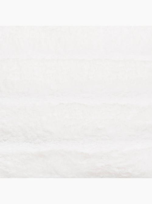 Coussin "Manoir" fausse fourrure blanc 45x45cm - Kiabi Coussin "Manoir" fausse fourrure blanc 45x45cm - Kiabi