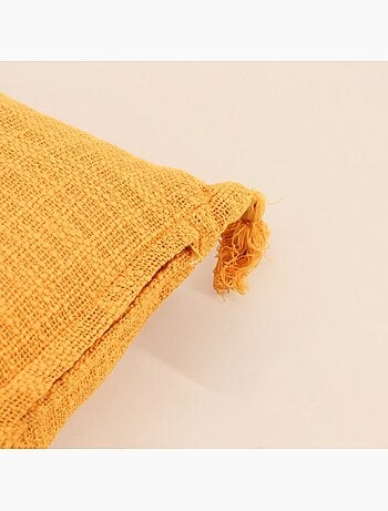Coussin orange avec pompons 30x50cm