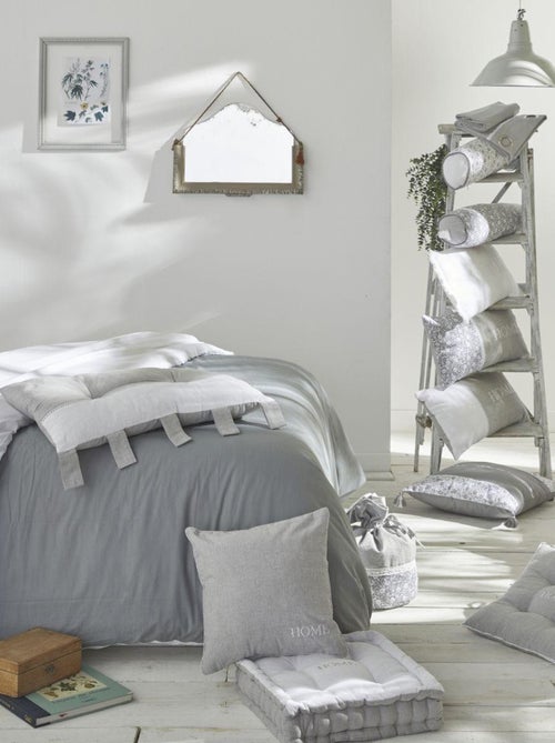 Coussin polochon déhoussable pompons 'CHARME' 'TODAY' - Kiabi