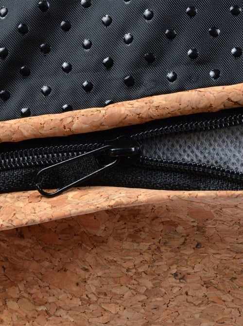 Coussin rectangle en liège et polyester pour chien - Kiabi Coussin rectangle en liège et polyester pour chien - Kiabi