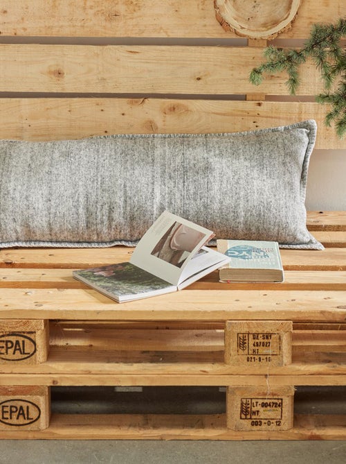 Coussin rectangulaire flanelle HORS PISTE - Kiabi Coussin rectangulaire flanelle HORS PISTE - Kiabi