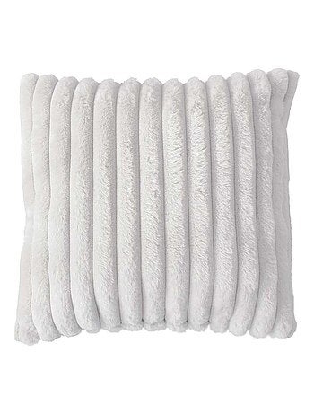 Coussin SELA imitiation fourrure