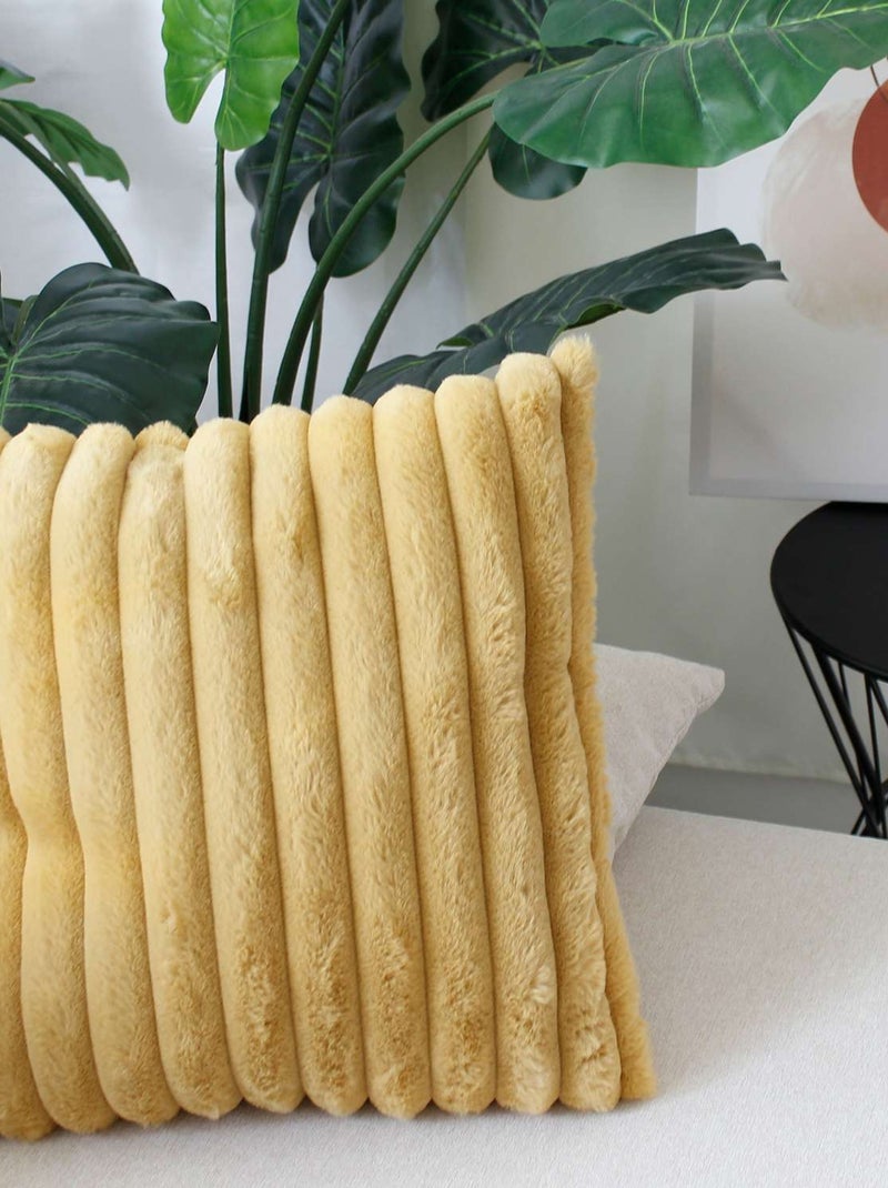 Coussin SELA imitiation fourrure Jaune - Kiabi