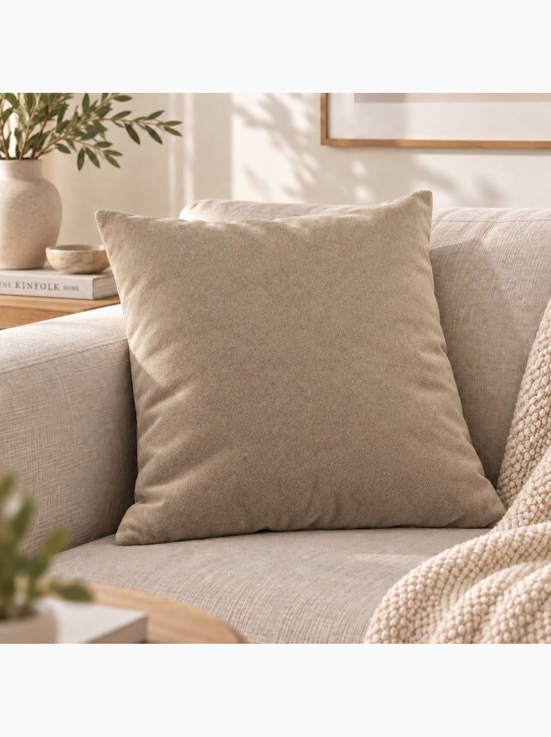 Coussin velours  - effet peau de pêche Beige - Kiabi