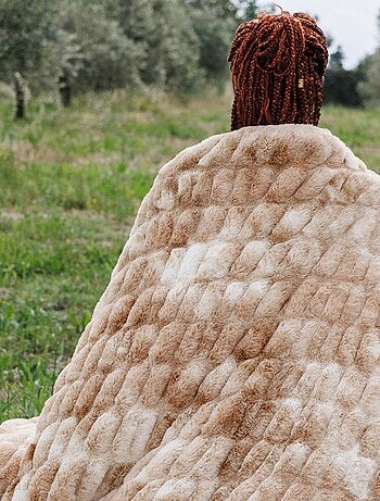Coussin ZIBELINE en fausse fourrure sur les deux faces