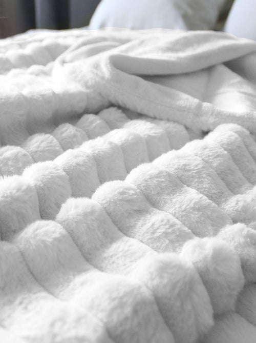 Couverture imitation fourrure et flanelle - Kiabi Couverture imitation fourrure et flanelle - Kiabi