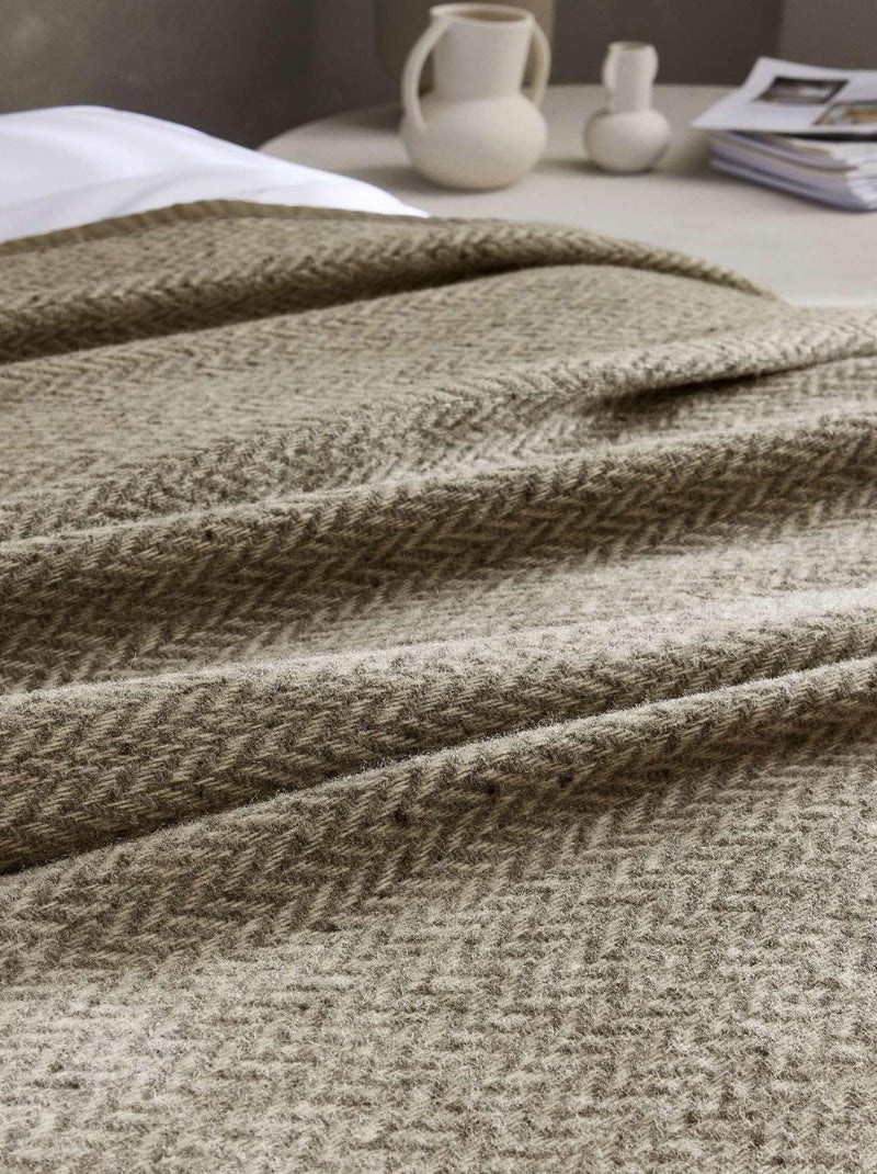 Couverture laine d'Agneau à chevrons Beige - Kiabi
