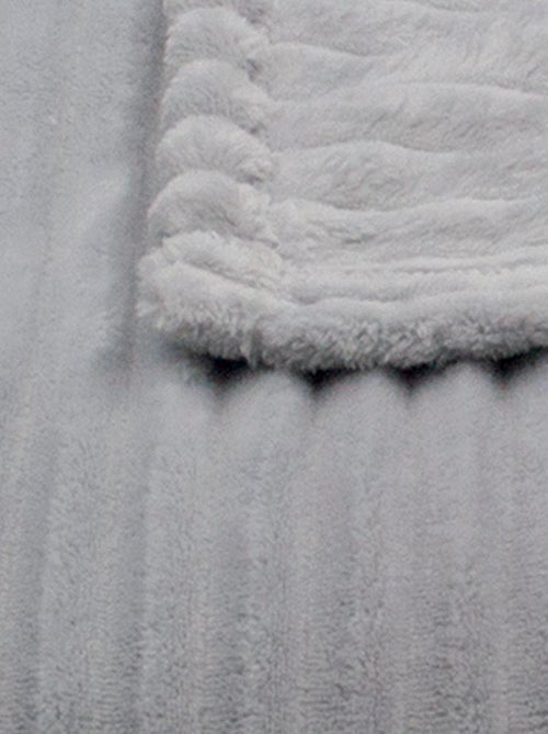 Couverture polaire - - Effet côtelé 3D - Kiabi Couverture polaire - - Effet côtelé 3D - Kiabi