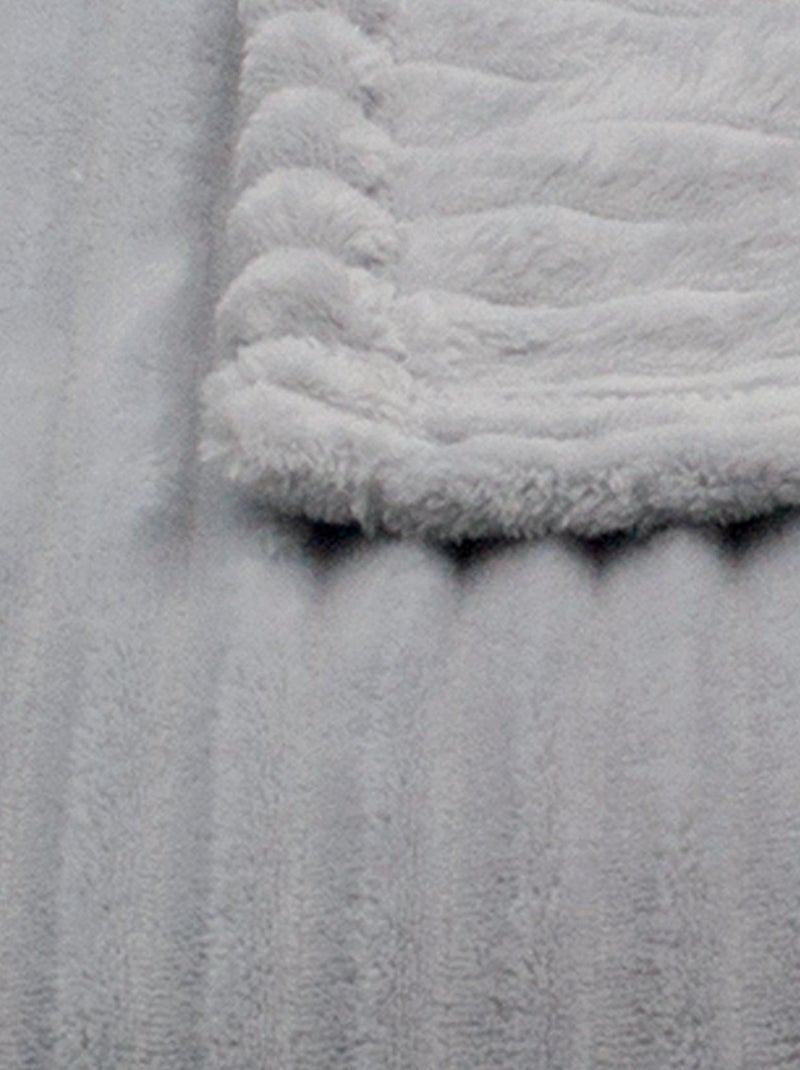 Couverture polaire  -  - Effet côtelé 3D Gris perle - Kiabi