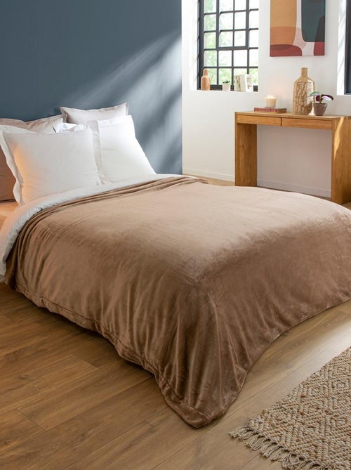 Couverture Polaire Extra Douce Coloris Taupe - DODO - Kiabi Couverture Polaire Extra Douce Coloris Taupe - DODO - Kiabi