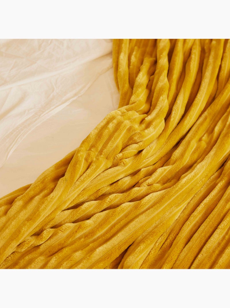 Couverture polyester microvelours DOLCE Jaune moutarde - Kiabi